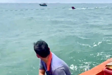 Hiện trường vụ chìm ghe cá tại vùng biển Cần Giờ.