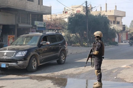 Lực lượng an ninh Syria tuần tra tại thành phố Jableh, tỉnh Latakia ngày 9/3/2025. (Ảnh: THX/TTXVN)