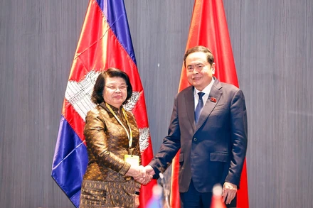 Chủ tịch Quốc hội Trần Thanh Mẫn hội kiến Chủ tịch Quốc hội Campuchia Samdech Maha Rathsapheathika Thipadei Khuon Sudary. (Ảnh: TTXVN)