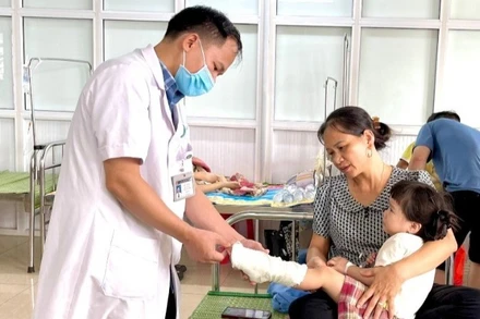 Số lượng trẻ nhập viện điều trị tại Bệnh viện Sản-Nhi Ninh Bình do tai nạn giao thông tăng cao. 