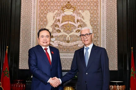 Chủ tịch Hạ viện Morocco Rachid Talbi Alami đón Chủ tịch Quốc hội Trần Thanh Mẫn. (Ảnh: Doãn Tấn/TTXVN)