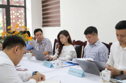 Quang cảnh buổi họp triển khai mô hình "Lớp học số Google". (Ảnh: ĐĂNG CHUNG)