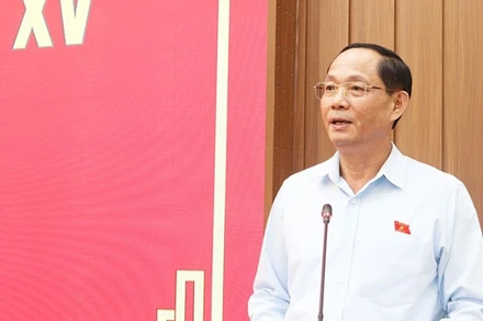 Phó Chủ tịch Quốc hội Trần Quang Phương phát biểu tại Hội nghị tiếp xúc cử tri phường Cẩm Thành, tỉnh Quảng Ngãi.