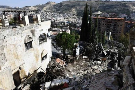 Hiện trường cuộc không kích của Israel xuống Damascus, Syria. (Ảnh: THX/TTXVN)