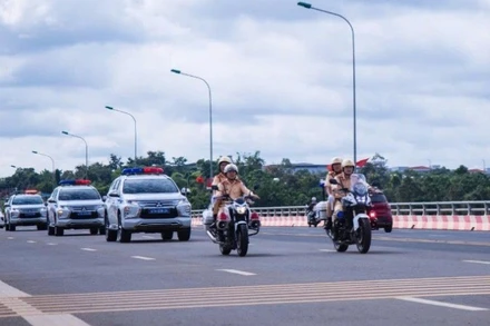 Lực lượng Cảnh sát giao thông, Công an tỉnh Đắk Lắk ra quân diễu hành đợt cao điểm.