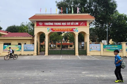 Trường trung học cơ sở Lim - nơi xảy ra vụ xô xát giữa nhóm học sinh bị phát tán trên mạng xã hội.
