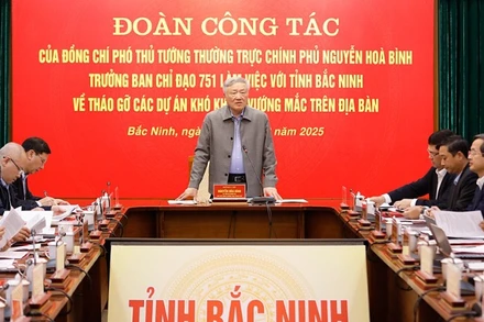 Đồng chí Nguyễn Hòa Bình, Ủy viên Bộ Chính trị, Phó Thủ tướng Thường trực Chính phủ, Trưởng ban Chỉ đạo 751 chủ trì buổi làm việc với tỉnh Bắc Ninh.