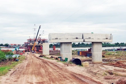 Dự án cầu Kênh Vàng- công trình trọng điểm đang bị chậm tiến độ và giải ngân vốn đầu tư công thấp.