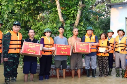 Bí thư Tỉnh ủy Bắc Ninh thăm, động viên người dân vùng lũ thôn Trường Thịnh, xã Kép.