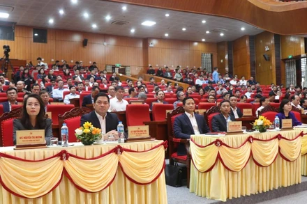 Các đại biểu tham dự trực tiếp tại Trung tâm Hội nghị tỉnh.