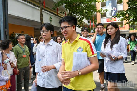 Thí sinh thi vào lớp 10 của Hà Nội năm 2025 (Ảnh: THẾ ĐẠI)