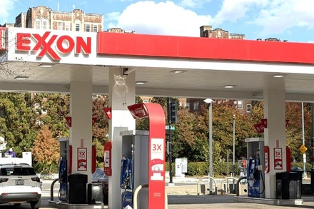 Một cây xăng tại thủ đô Washington D.C. Ảnh: TTXVN