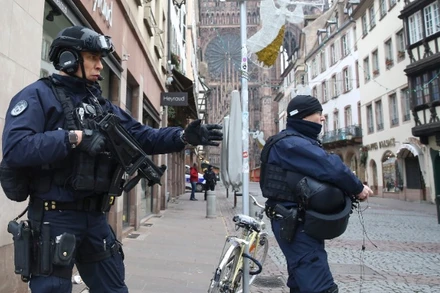 Cảnh sát Pháp tuần tra tại Strasbourg. Ảnh: THX/TTXVN