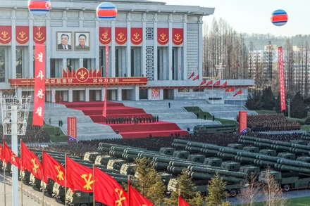 Lễ bàn giao hệ thống phóng rocket đa nòng cỡ lớn 600mm được tổ chức tại thủ đô Bình Nhưỡng, Triều Tiên ngày 18/2/2026. Ảnh: KCNA/TTXVN.