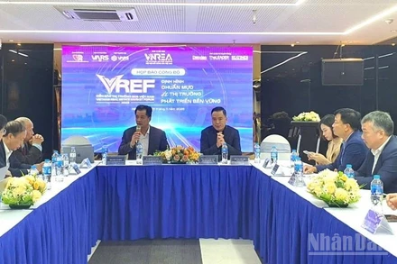 Họp báo công bố diễn đàn và công bố thử nghiệm bộ tiêu chuẩn, quy tắc về bất động sản thu hút đông đảo đại biểu tham dự. (Ảnh: HNV)