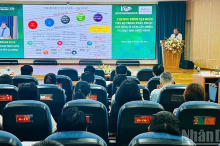 Các chuyên gia trong lĩnh vực chấn thương, chỉnh hình đã chia sẻ nhiều thông tin bổ ích cho học viên.