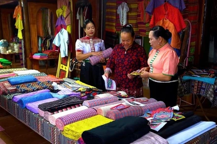 Hợp tác xã Làng nghề thổ cẩm Hoàng Long-Bản Ánh, Sơn La do phụ nữ làm chủ, giúp nhiều phụ nữ dân tộc thiểu số ổn định và nâng cao chất lượng cuộc sống. (Ảnh: PV)