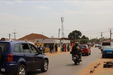 Quang cảnh một tuyến phố ở Bissau, Guinea-Bissau ngày 26/11/2025. (Ảnh: THX/TTXVN)