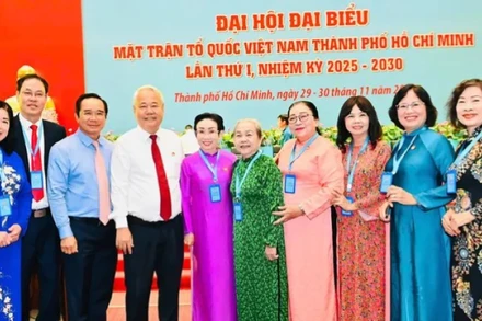 Chủ tịch Ủy ban nhân dân Thành phố Hồ Chí Minh Nguyễn Văn Được và các đại biểu dự đại hội. ( Ảnh: VIỆT DŨNG) 