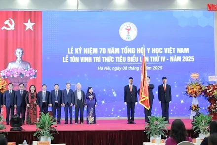 [Video] Tổng hội Y học Việt Nam kỷ niệm 70 năm thành lập, đón nhận Huân chương Lao động hạng Nhất