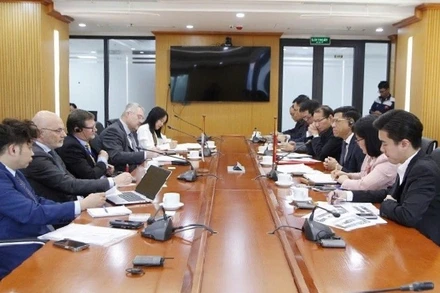 Toàn cảnh buổi tiếp giữa lãnh đạo Bộ Xây dựng và Đại sứ Phần Lan tại Việt Nam. (Ảnh: Hương Giang)