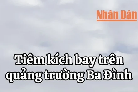 Tiêm kích bay trên quảng trường Ba Đình