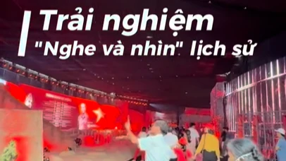 Trải nghiệm "nghe và nhìn" lịch sử tại không gian “95 năm Cờ Đảng soi đường”