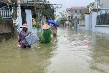 Lũ rừng ngang gây ngập lụt kéo dài tại Hà Nội năm 2024.