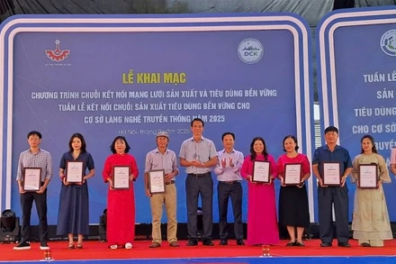 Sở Công thương Hà Nội vinh danh các doanh nghiệp sản xuất và tiêu dùng bền vững điển hình.