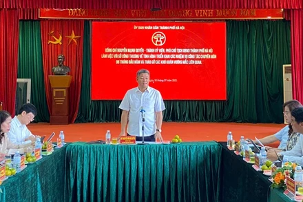 Phó Chủ tịch Ủy ban nhân dân thành phố Hà Nội Nguyễn Mạnh Quyền phát biểu tại buổi làm việc.