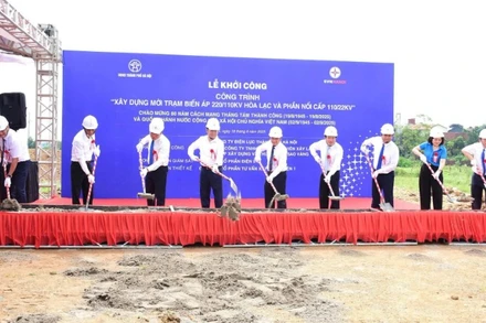 Nghi thức khởi công Trạm biến áp 220/110KV Hòa Lạc và phần nổi cấp 110/22KV. (Ảnh: KIÊN LÊ)