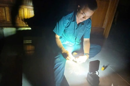 Anh Vi Văn Hiếu dũng cảm góp công giải cứu 5 người dân ra khỏi khu vực nguy hiểm. 