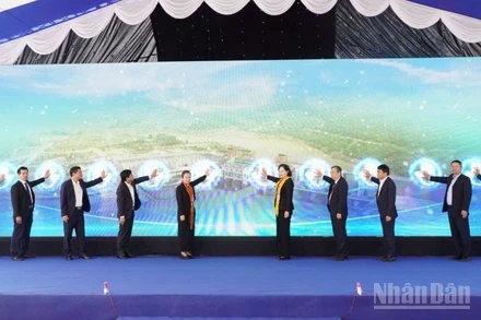 Cụm công trình đầu mối Hồ chứa nước Bản Mồng giai đoạn 1 chính thức được khánh thành trong sáng nay. 