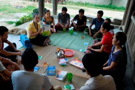 Tuyên truyền phòng, chống HIV/AIDS đến tận các bản làng xa xôi.