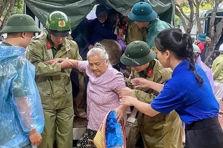 Sáng 28/9, trước diễn biến phức tạp và cường độ mạnh của bão số 10, tỉnh Nghệ An khẩn trương triển khai các biện pháp ứng phó, bảo đảm an toàn tính mạng và tài sản của nhân dân.