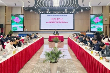 Quang cảnh buổi họp báo.