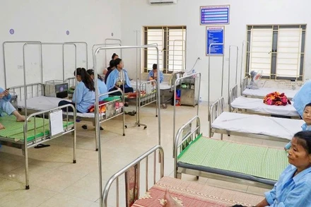 Nhiều bệnh nhân đặc biệt là những bệnh nhân mắc bệnh về máu rơi vào cảnh chờ đợi. 