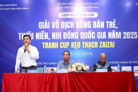 Ban tổ chức họp báo tại Hà Nội.