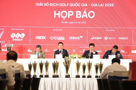 Ban tổ chức họp báo tại Hà Nội.