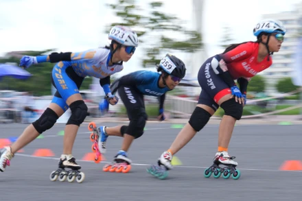 Thi đấu nội dung đua tốc độ tại giải.