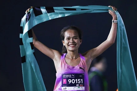 Hồng Lệ vô địch nội dung Marathon nữ
