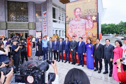 Ngoài gây ấn tượng mạnh với công chúng bằng những tác phẩm sơn mài khổ lớn đầy công phu, triển lãm tranh sơn mài “Mùa xuân Độc lập” còn khẳng định sức mạnh của văn hóa trong công tác tuyên truyền, giáo dục truyền thống cách mạng.