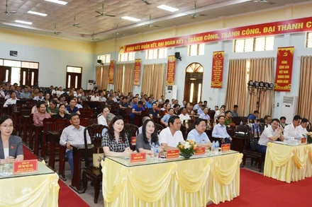 Quang cảnh buổi tiếp xúc cử tri tại xã Sơn Động, tỉnh Bắc Ninh.