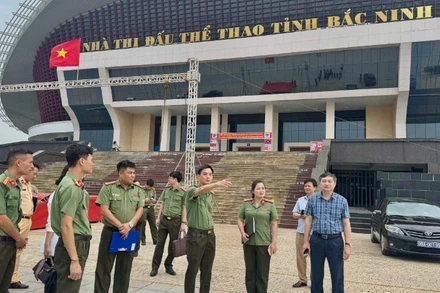 Lãnh đạo Công an tỉnh Bắc Ninh và các đơn vị khảo sát khu vực tổ chức sự kiện đi bộ quốc gia “Cùng Việt Nam tiến bước”.