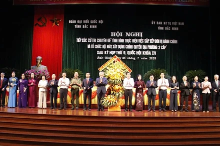 Lãnh đạo tỉnh Bắc Ninh chúc mừng Đoàn đại biểu Quốc hội khóa XV tỉnh Bắc Ninh (mới) ra mắt.