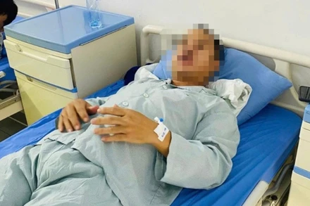 Nhóm thanh niên đuổi đánh khiến anh Nguyễn Đức V phải nhập viện cấp cứu.