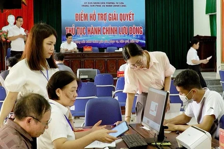 Phường Từ Sơn đã có sáng kiến thành lập Tổ công tác liên ngành để triển khai các "Điểm hỗ trợ giải quyết thủ tục hành chính lưu động".