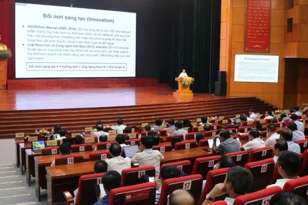 Quang cảnh tại điểm cầu trực tiếp của tỉnh.