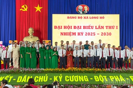 Ban Chấp hành Đảng bộ xã Long Hồ nhiệm kỳ 2025-2030. 