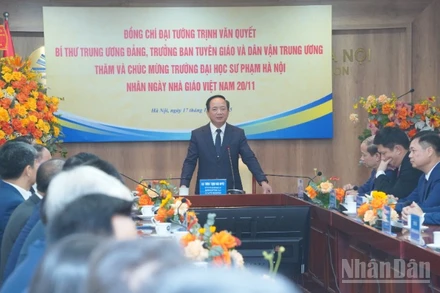 Đồng chí Trịnh Văn Quyết phát biểu chúc mừng Trường đại học Sư phạm Hà Nội nhân Ngày Nhà giáo Việt Nam.